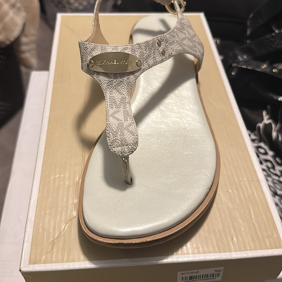 Michael Kors sandals - Picture 2 of 8